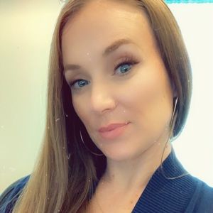 Meet your Posher, Adia